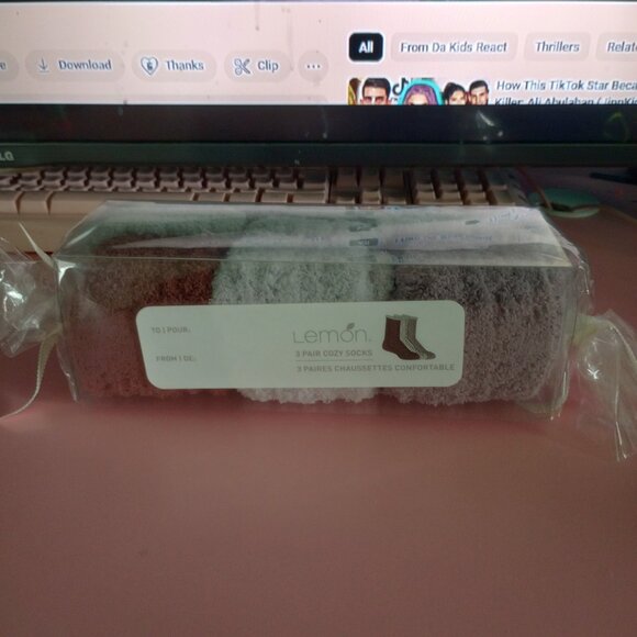 NEW Fuzzy Sock 3 Pack - Picture 7 of 8